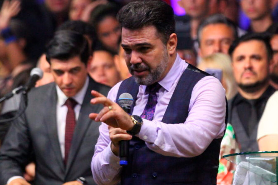 Pastor Marco Feliciano pregando e ensinando Pastor Marco Feliciano pregando e ensinando