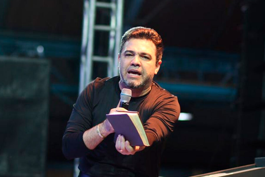 Pastor Marco Feliciano pregando e ensinando Pastor Marco Feliciano pregando e ensinando