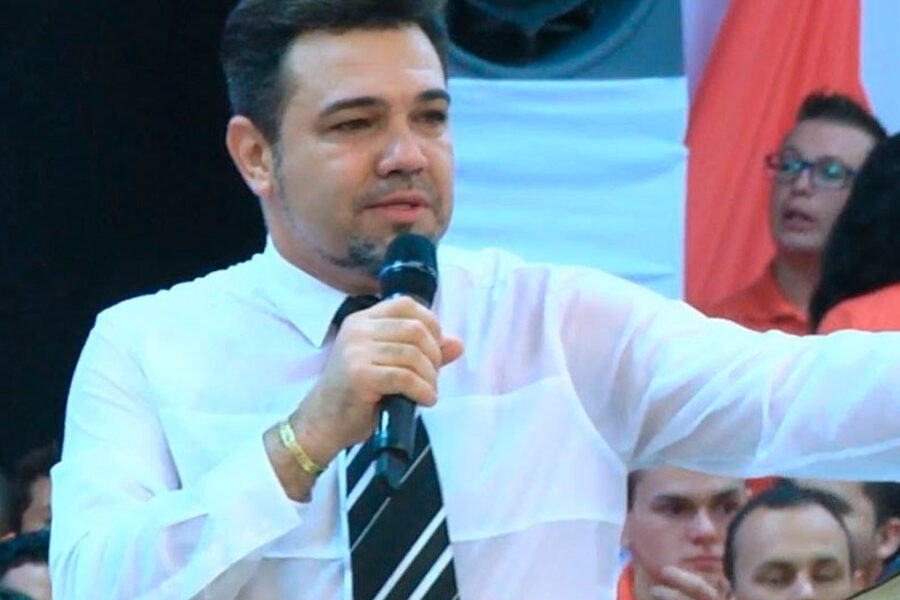 Pastor Marco Feliciano pregando e ensinando Pastor Marco Feliciano pregando e ensinando