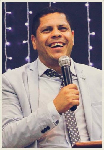 Pastor André Matias no Renascer Instituto Teológico