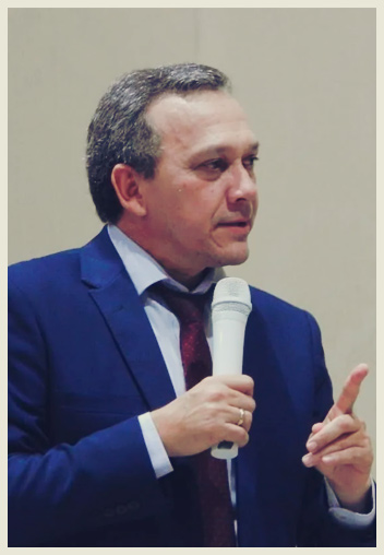 Pr Carvalho Junior pregando e ensinando Pr Carvalho Junior pregando e ensinando