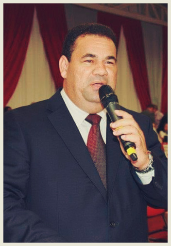 Pastor Joel Silva pregando e ensinado a palavra de Deus