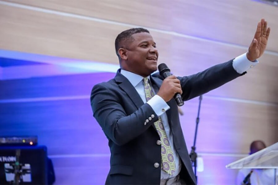 Pr. Maurinho Ferreira Pregando e Ensinando